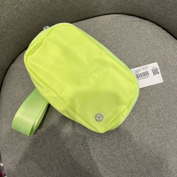 lululemon athletica Handbags - Lululemon everywhere belt bag